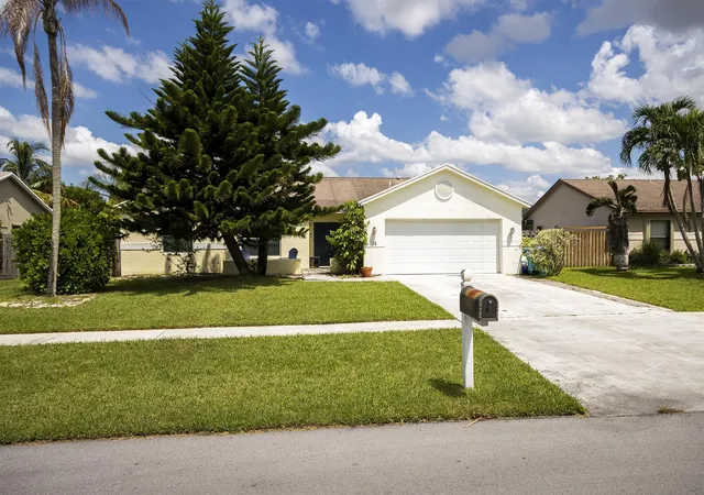 Photo 1 of Sale Pending at 35 Cedar Cir, Boynton Beach, FL 33436 | MLS# B26064767 | Listing updated on 2026-10-07