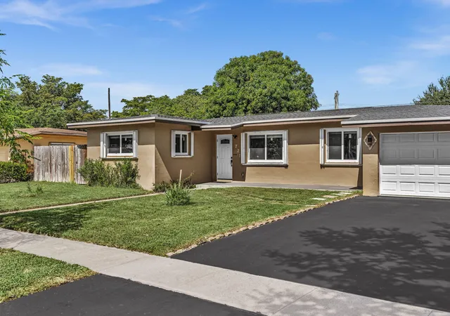 Photo 1 of Single family home for sale at 721 Fairway Dr, Plantation, FL 33317 | MLS# B26064919 | Listing updated on 2026-10-02