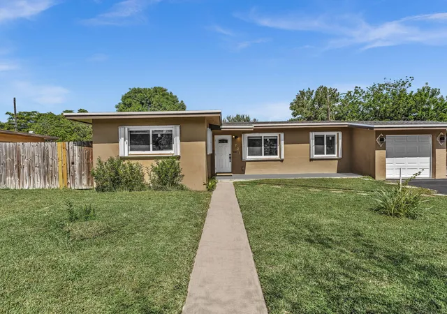 Photo 3 of Single family home for sale at 721 Fairway Dr, Plantation, FL 33317 | MLS# B26064919 | Listing updated on 2026-10-02
