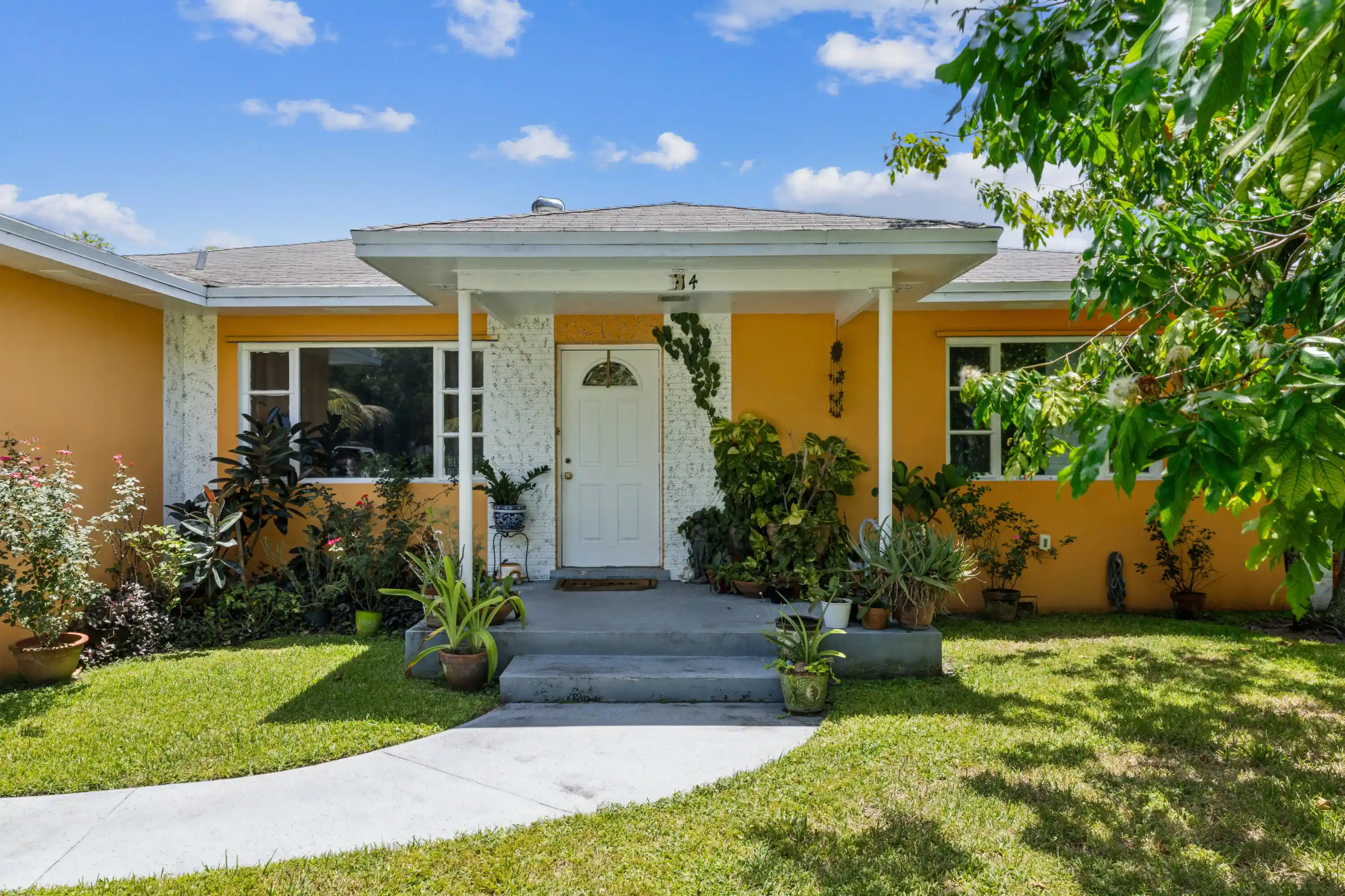 Single family home for sale at 414 W Branch St, Lantana, FL 33462 | MLS# B26064931
