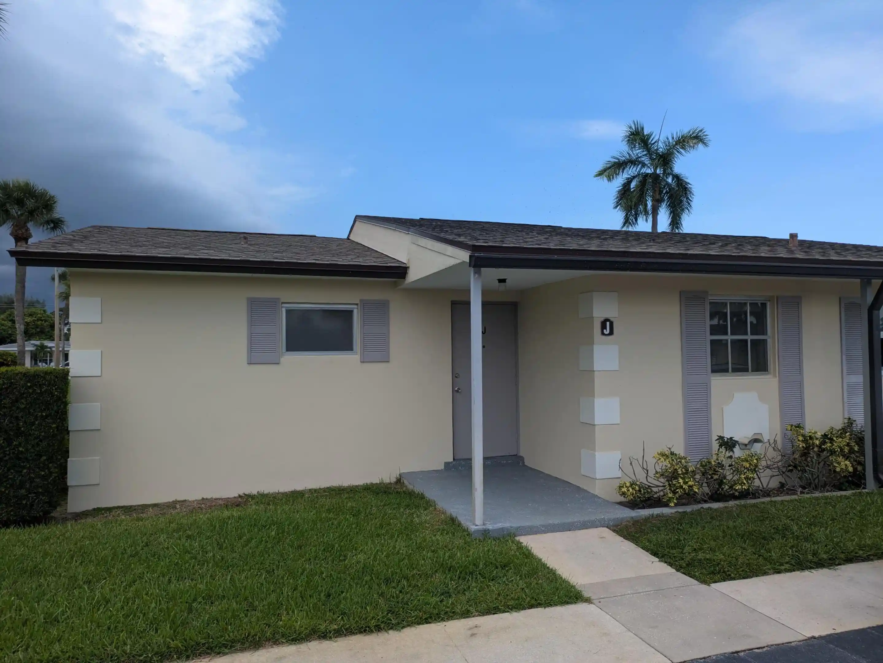 Photo 1 of Single family home for sale at 2771 Ashley Dr E #J, West Palm Beach, FL 33415 | MLS# B26064939 | Listing updated on 2026-09-23