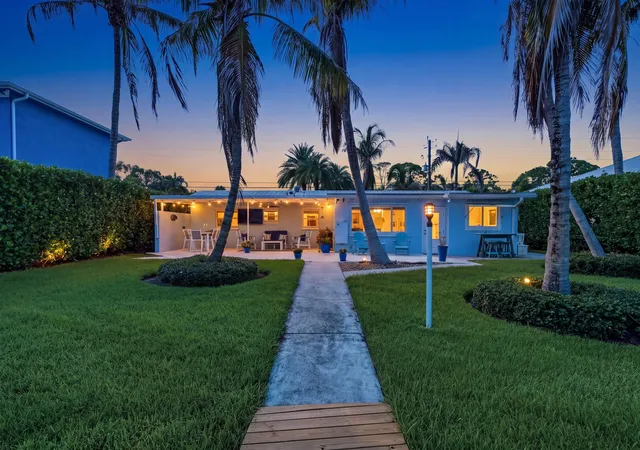 Photo 2 of Single family home for sale at 1719 Sw Dyer Point Rd, Palm City, FL 34990 | MLS# B26064990 | Listing updated on 2026-10-02