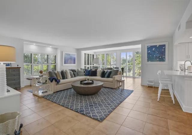 Listing Photo 4 - Condo for sale in building located at 13307 Polo Clb Rd, Wellington, FL 33414 - Unit #C107