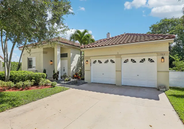 Photo 1 of Single family home for sale at 762 Heritage Dr, Weston, FL 33326 | MLS# B26065087 | Listing updated on 2026-10-08