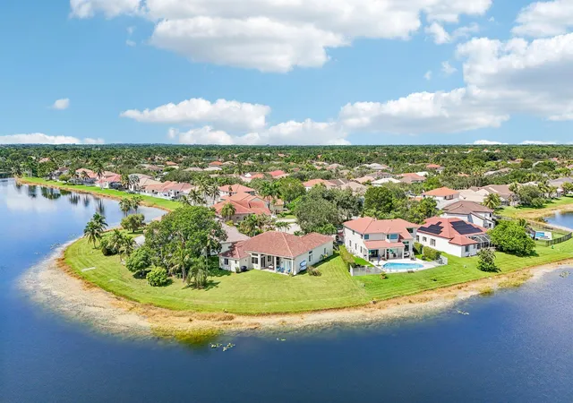 Photo 3 of Single family home for sale at 762 Heritage Dr, Weston, FL 33326 | MLS# B26065087 | Listing updated on 2026-10-08