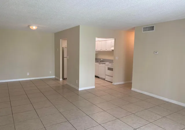 Listing Photo 2 - Condo for sale in building located at 409 Executive Ctr Dr, West Palm Beach, FL 33401 - Unit #211
