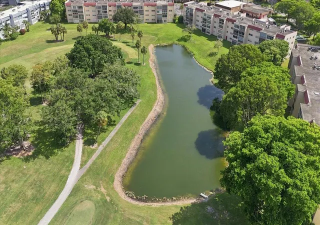 Listing Photo 4 - Condo for sale in building located at 1050 Country Clb Dr, Margate, FL 33063 - Unit #306