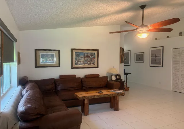 Photo 4 of Sale Pending at 1551 S Club Dr, Wellington, FL 33414 | MLS# B26065239 | Listing updated on 2026-09-20