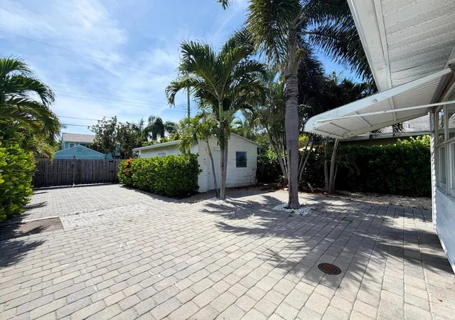 Photo 2 of Single family home for sale at 528 N J St, Lake Worth Beach, FL 33460 | MLS# B26065272 | Listing updated on 2026-09-24