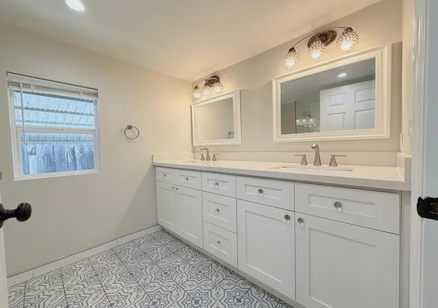 Photo 3 of Single family home for sale at 528 N J St, Lake Worth Beach, FL 33460 | MLS# B26065272 | Listing updated on 2026-09-24