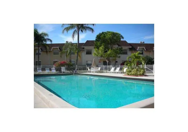 Listing Photo 4 - Condo for sale in building located at 700 Se 2Nd Ave, Deerfield Beach, FL 33441 - Unit #317