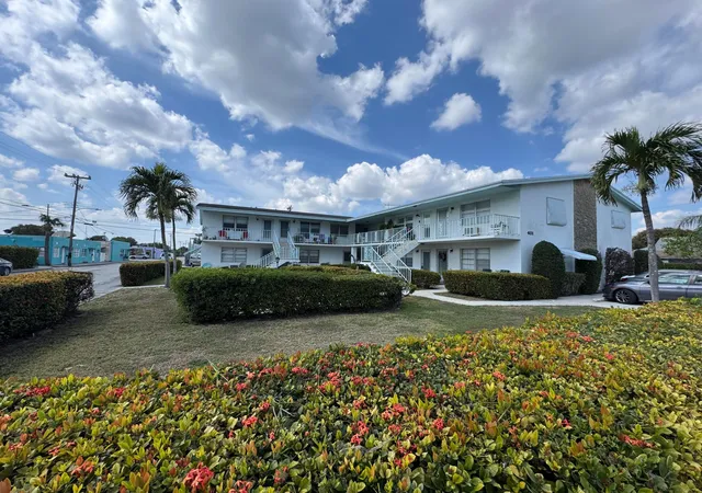 Photo 1 of Condo for sale at 401 N J St #5, Lake Worth Beach, FL 33460 | MLS# B26065279 | Listing updated on 2026-09-30