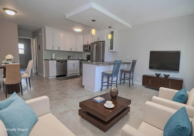 Listing Photo 4 - Condo for sale in building located at 401 N J St, Lake Worth Beach, FL 33460 - Unit #5
