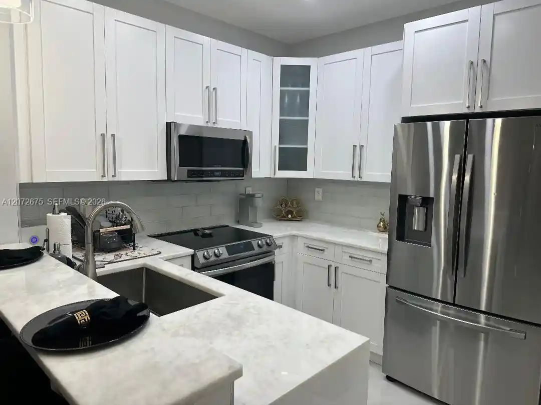 Townhouse for sale at 7690 S Southwood Cir, Davie, FL 33328 | MLS# A12072675
