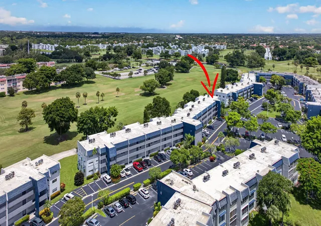 Listing Photo 4 - Condo for sale in building located at 7827 Golf Cir Dr, Margate, FL 33063 - Unit #301