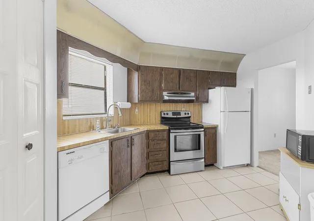 Photo 3 of Condo for sale at 6555 W Broward Blvd #409, Plantation, FL 33317 | MLS# B26065473 | Listing updated on 2026-09-23