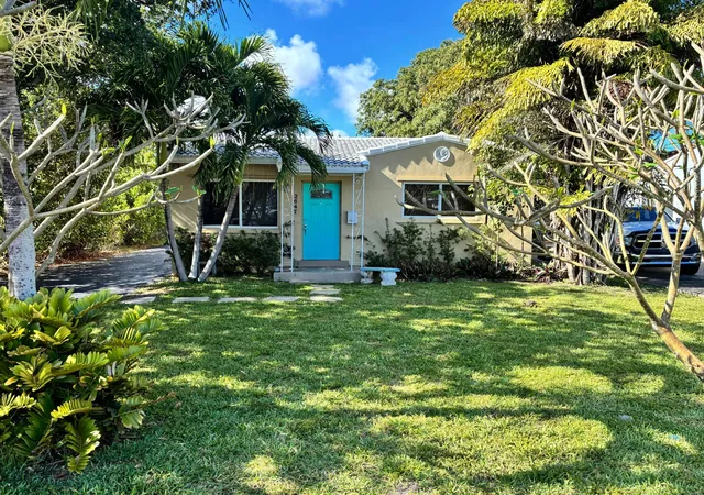 Photo 1 of House for sale at 2647 Pierce St, Hollywood, FL 33020 | MLS# B26065532 | Listing updated on 2026-09-23