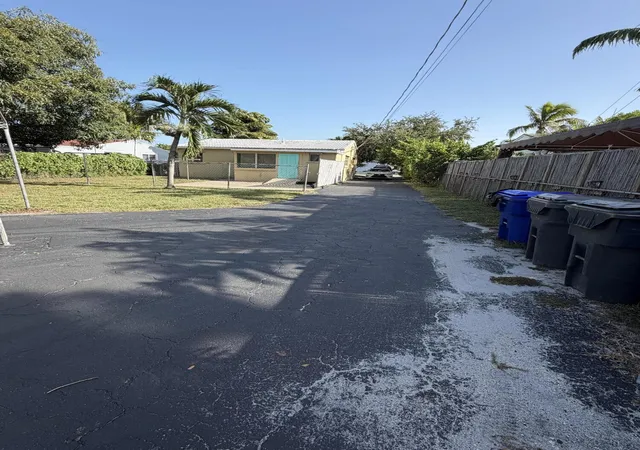Photo 3 of Multi family home for sale at 2647 Pierce St, Hollywood, FL 33020 | MLS# B26065532 | Listing updated on 2026-09-23