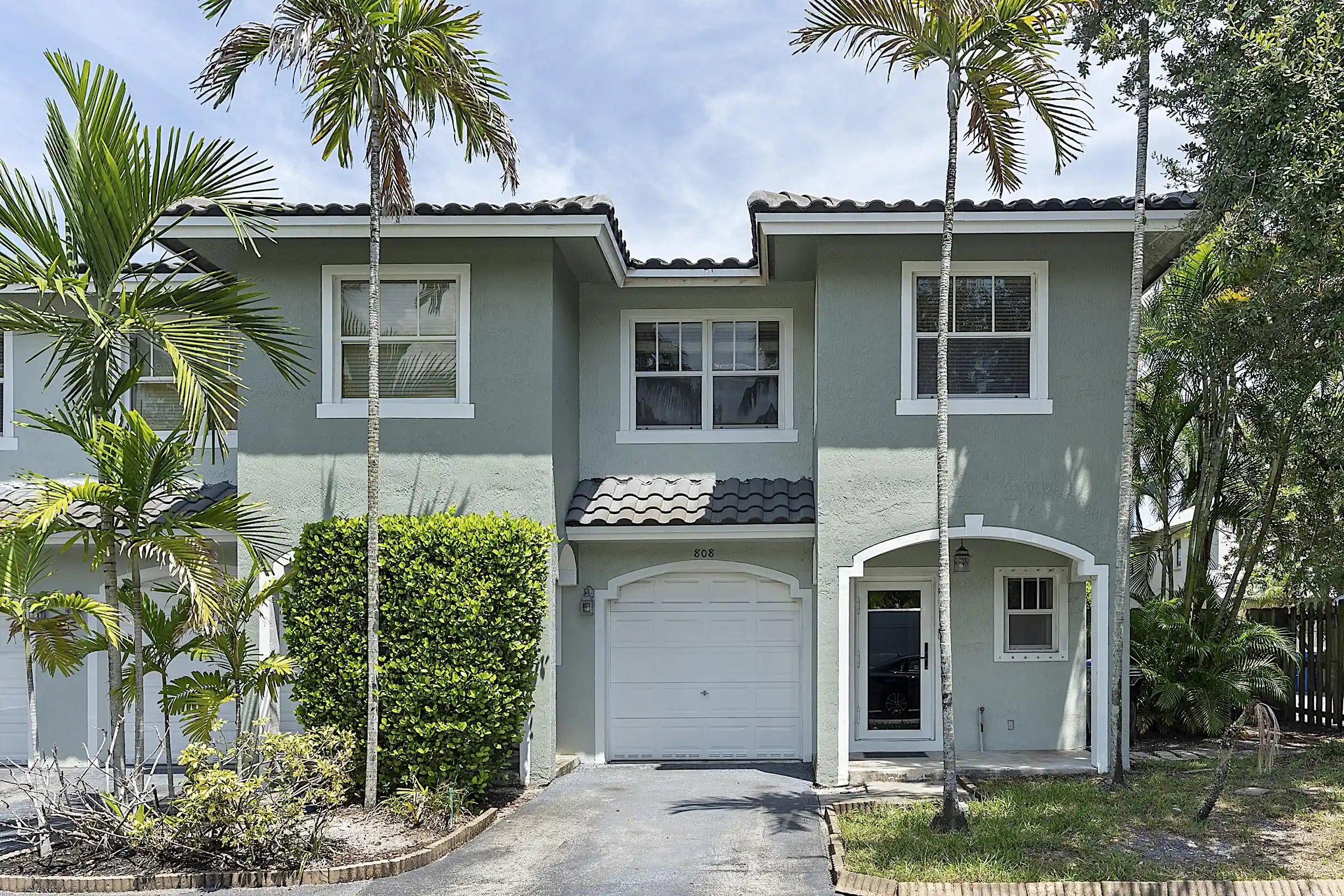 Townhouse for sale at 808 SW 4th Avenue, Fort Lauderdale, FL 33315 | MLS# B26065598