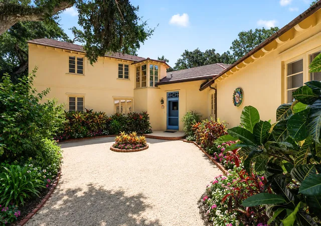 Photo 1 of Single family home for sale at 940 Sandfly Ln, Vero Beach, FL 32963 | MLS# B26065687 | Listing updated on 2026-10-01