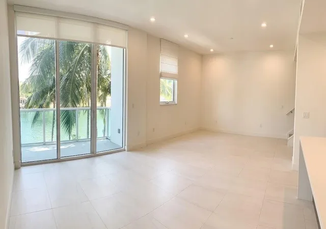 Photo 3 of Condo for sale at 31 Se 5th Street #202, Miami, FL 33131 | MLS# B26065722 | Listing updated on 2026-10-07