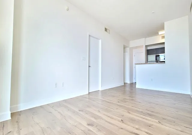 Photo 3 of Condo for sale at 550 Okeechobee Blvd #1520, West Palm Beach, FL 33401 | MLS# B26065750 | Listing updated on 2026-10-01