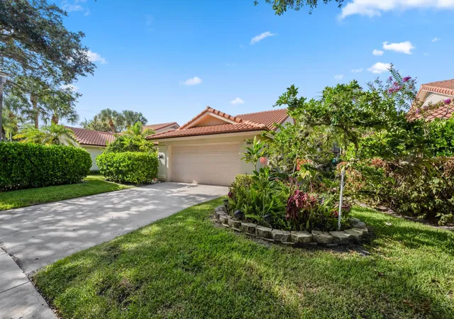 Photo 1 of Single family home for sale at 2895 Farragut Ln, West Palm Beach, FL 33409 | MLS# B26065911 | Listing updated on 2026-10-08