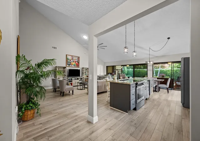 Photo 3 of Single family home for sale at 2895 Farragut Ln, West Palm Beach, FL 33409 | MLS# B26065911 | Listing updated on 2026-10-08