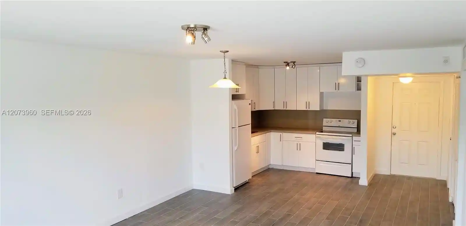 Listing Photo 1 - Condo for sale in 15205 Ne 6Th Ave located at 15205 Ne 6Th Ave, Miami, FL 33162 - Unit #D204