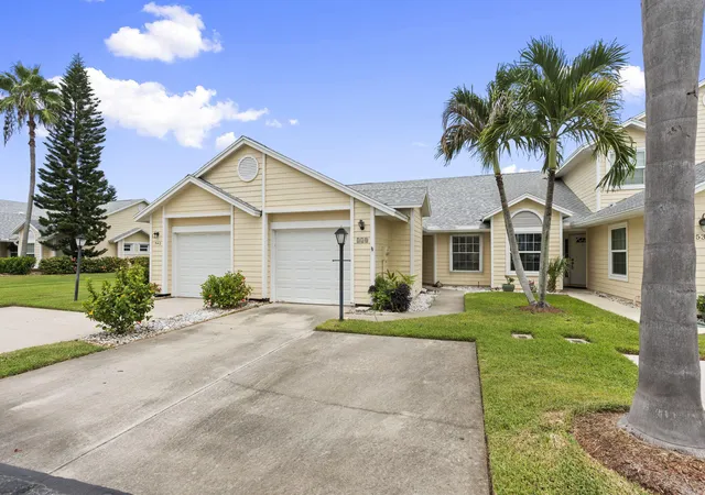 Photo 2 of Townhouse for sale at 538 9th Place, Vero Beach, FL 32960 | MLS# B26065968 | Listing updated on 2026-10-09