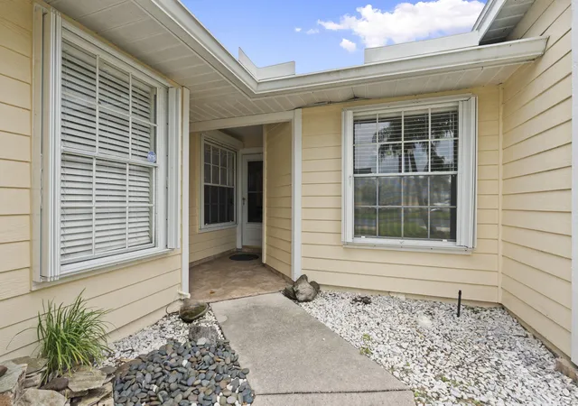 Photo 3 of Townhouse for sale at 538 9th Place, Vero Beach, FL 32960 | MLS# B26065968 | Listing updated on 2026-10-09