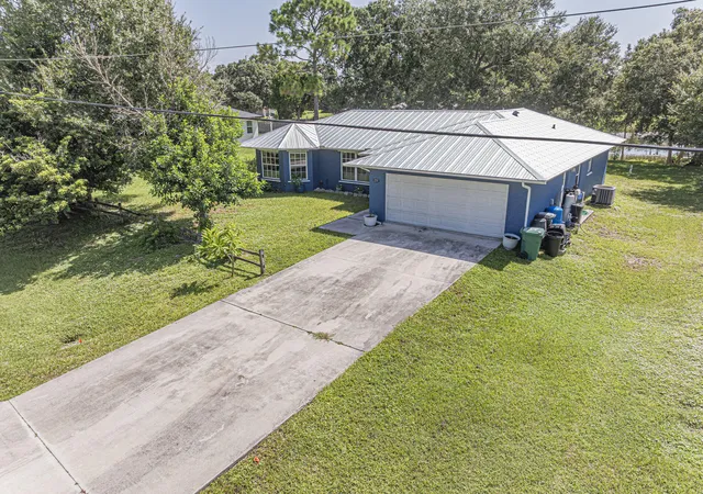 Photo 2 of Single family home for sale at 6704 Hulda Dr, Fort Pierce, FL 34951 | MLS# B26065972 | Listing updated on 2026-09-30