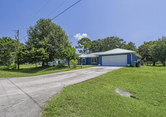 Photo 3 of Single family home for sale at 6704 Hulda Dr, Fort Pierce, FL 34951 | MLS# B26065972 | Listing updated on 2026-09-30
