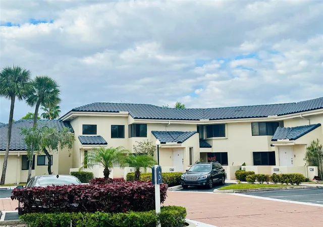 Photo 3 of Condo for sale at 8142 Nw 17th Manor, Plantation, FL 33322 | MLS# B26065998 | Listing updated on 2026-10-06