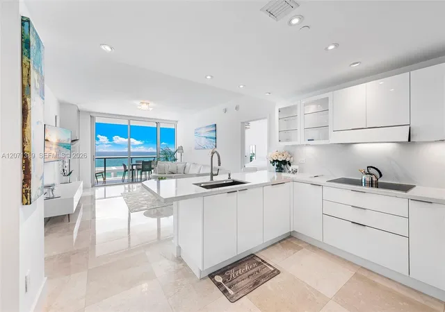 Listing Photo 3 - Condo for sale in building located at 6799 Collins Ave, Miami Beach, FL 33141 - Unit #804