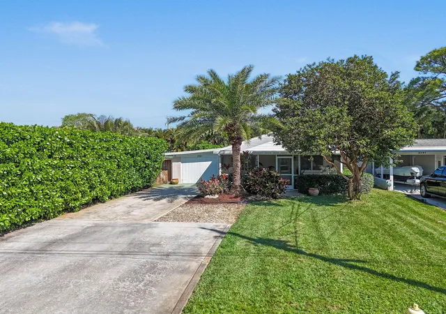 Photo 2 of Single family home for sale at 2401 Country Oaks, Palm Beach Gardens, FL 33410 | MLS# B26066186 | Listing updated on 2026-09-27