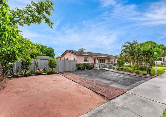 Photo 2 of Single family home for sale at 1010 Sw 6th Avenue, Deerfield Beach, FL 33441 | MLS# B26066250 | Listing updated on 2026-09-23