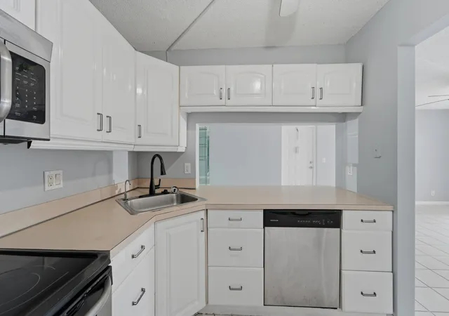 Listing Photo 5 - Condo for sale in building located at 728 Sunny Pine Wy, Greenacres, FL 33415 - Unit #A1