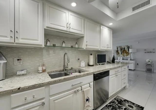 Photo 3 of Condo for sale at 3450 S Ocean Blvd #424, Palm Beach, FL 33480 | MLS# B26066325 | Listing updated on 2026-09-23