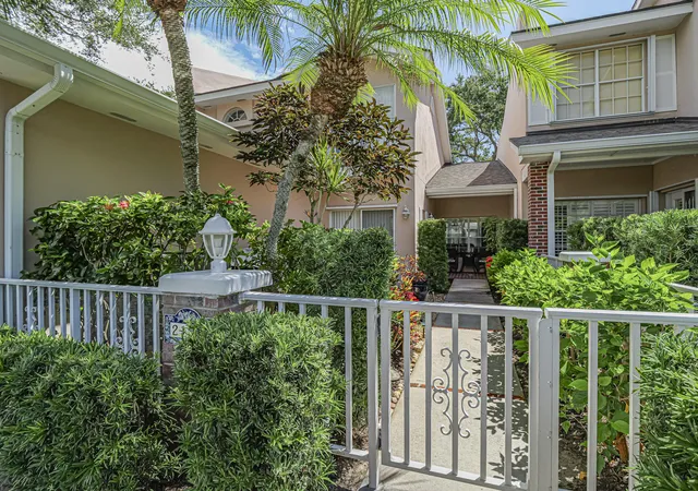 Photo 3 of Condo for sale at 219 E Park Shrs Cir #219B, Vero Beach, FL 32963 | MLS# B26066460 | Listing updated on 2026-09-23