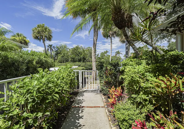 Photo 4 of Condo for sale at 219 E Park Shrs Cir #219B, Vero Beach, FL 32963 | MLS# B26066460 | Listing updated on 2026-09-23