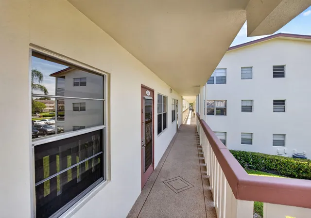 Listing Photo 4 - Condo for sale in building located at 236 Preston Wy, Boca Raton, FL 33434 - Unit #f