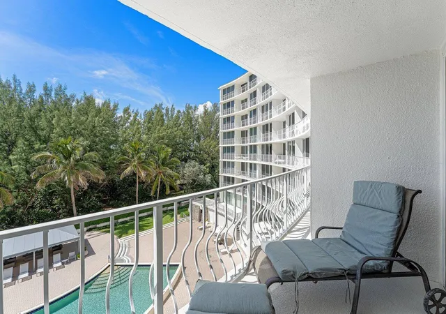 Listing Photo 4 - Condo for sale in building located at 2774 S Ocean Blvd, Palm Beach, FL 33480 - Unit #409