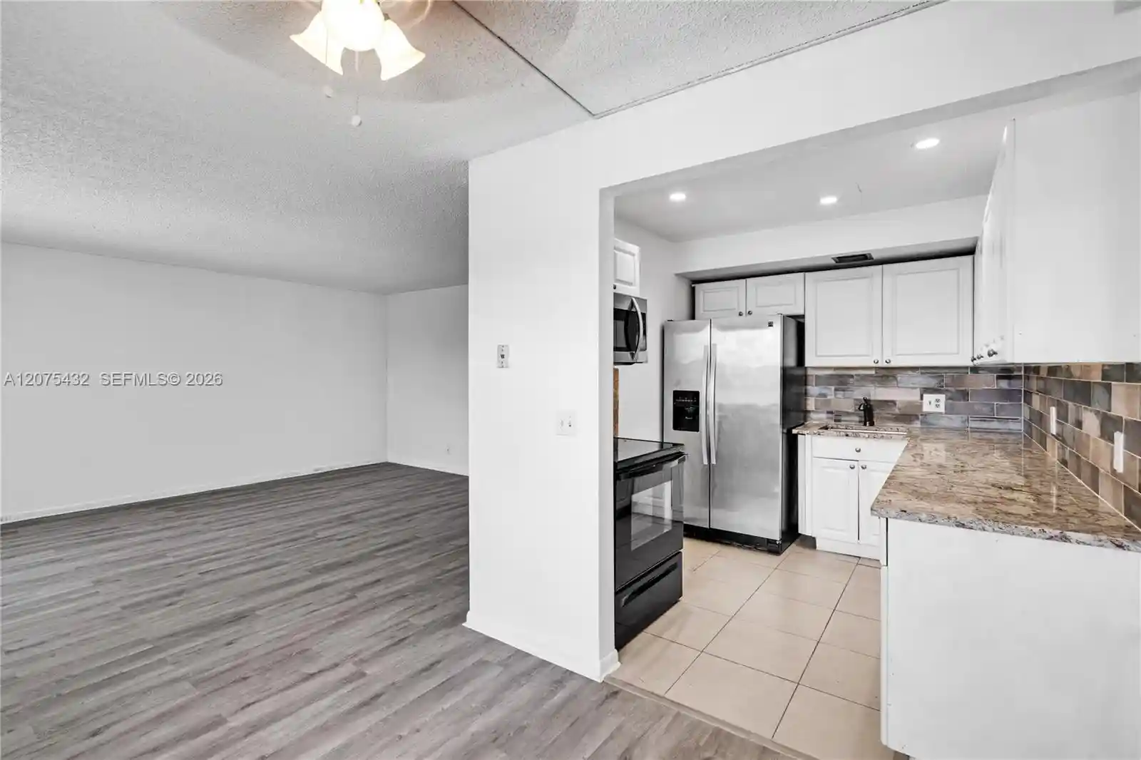 Listing Photo 1 - Condo for sale in 300 Sw 134Th Wy located at 300 Sw 134Th Wy, Pembroke Pines, FL 33027 - Unit #413E