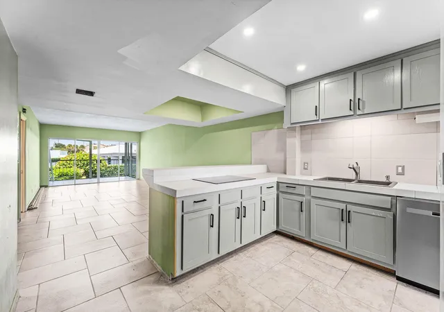 Photo 3 of Condo for sale at 155 Yacht Club Dr #101, North Palm Beach, FL 33408 | MLS# B26066943 | Listing updated on 2026-09-23