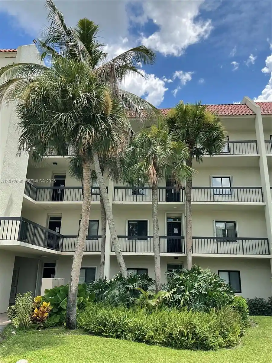 Photo 1 of Condo for sale at 3050 Presidential Wy #403, West Palm Beach, FL 33401 | MLS# A12072658 | Listing updated on 2026-10-31