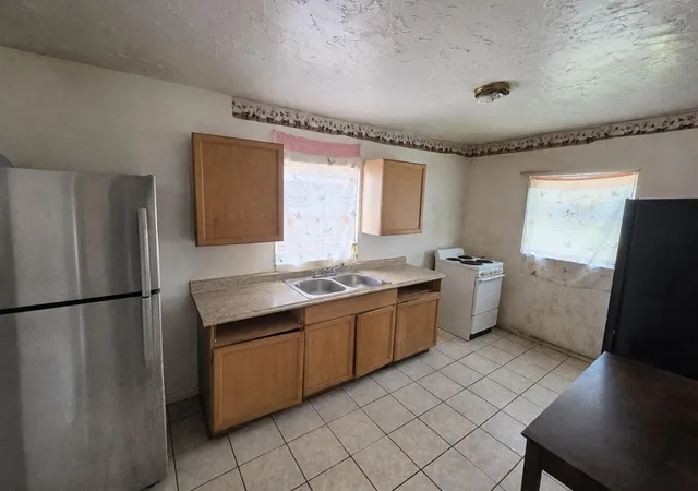 Photo 2 of Single family home for sale at 516 N 19th St, Fort Pierce, FL 34950 | MLS# B26066974 | Listing updated on 2026-10-09