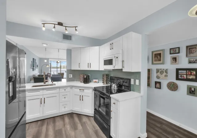 Photo 3 of Condo for sale at 116 Lake Emerald Dr #101, Oakland Park, FL 33309 | MLS# B26066985 | Listing updated on 2026-10-09