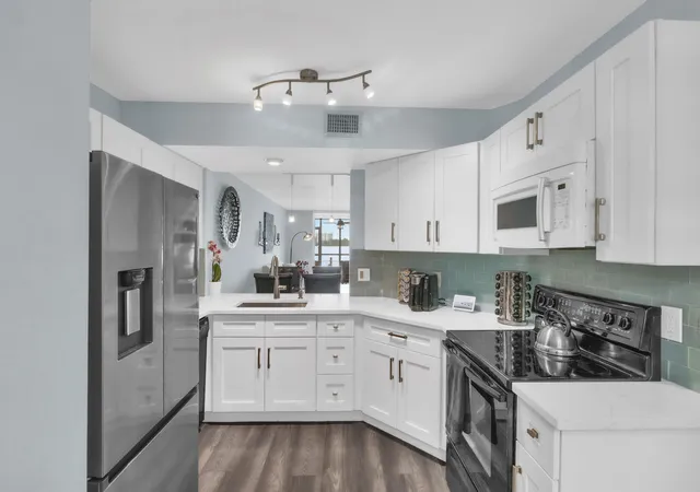 Photo 3 of Condo for sale at 116 Lake Emerald Dr #101, Oakland Park, FL 33309 | MLS# B26066985 | Listing updated on 2026-10-09