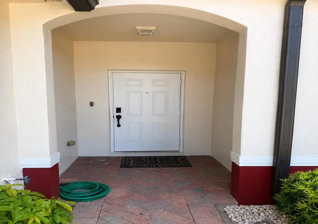 Photo 2 of Townhouse for sale at 2986 Nw 35th Ave, Lauderdale Lakes, FL 33311 | MLS# B26067006 | Listing updated on 2026-09-24